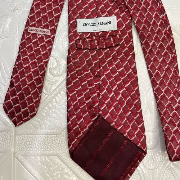 Giorgio Armani Burgundy Silk TIE - Picture 4 of 7